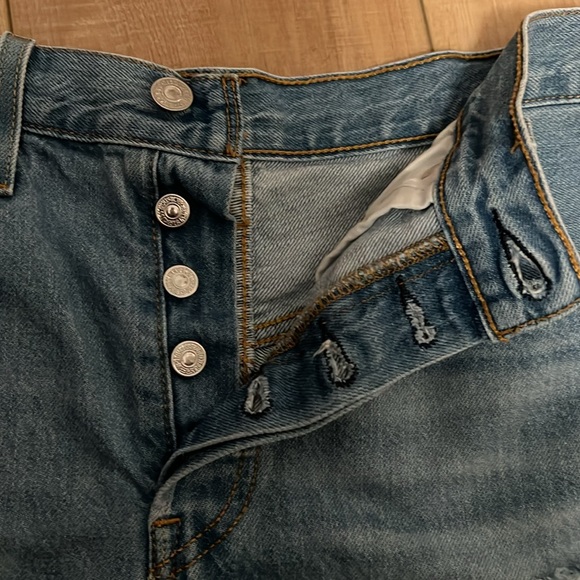 501 Levi’s cutoff shorts - Picture 3 of 3